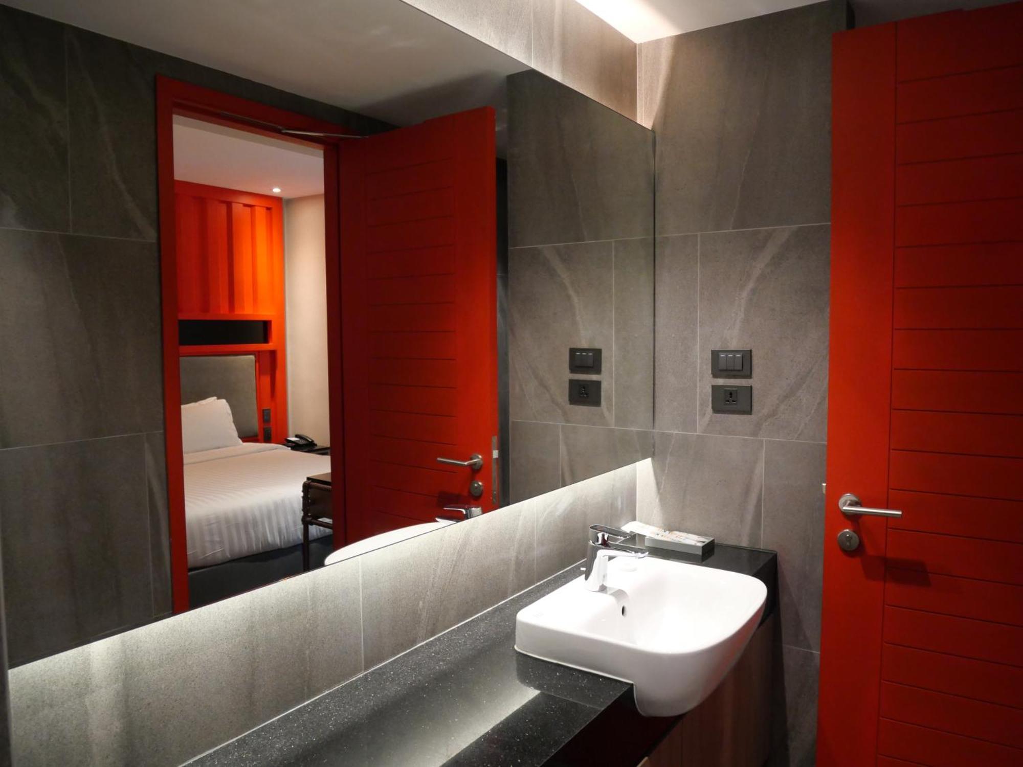 T2 The Portal Sukhumvit Hotell Bangkok Exteriör bild