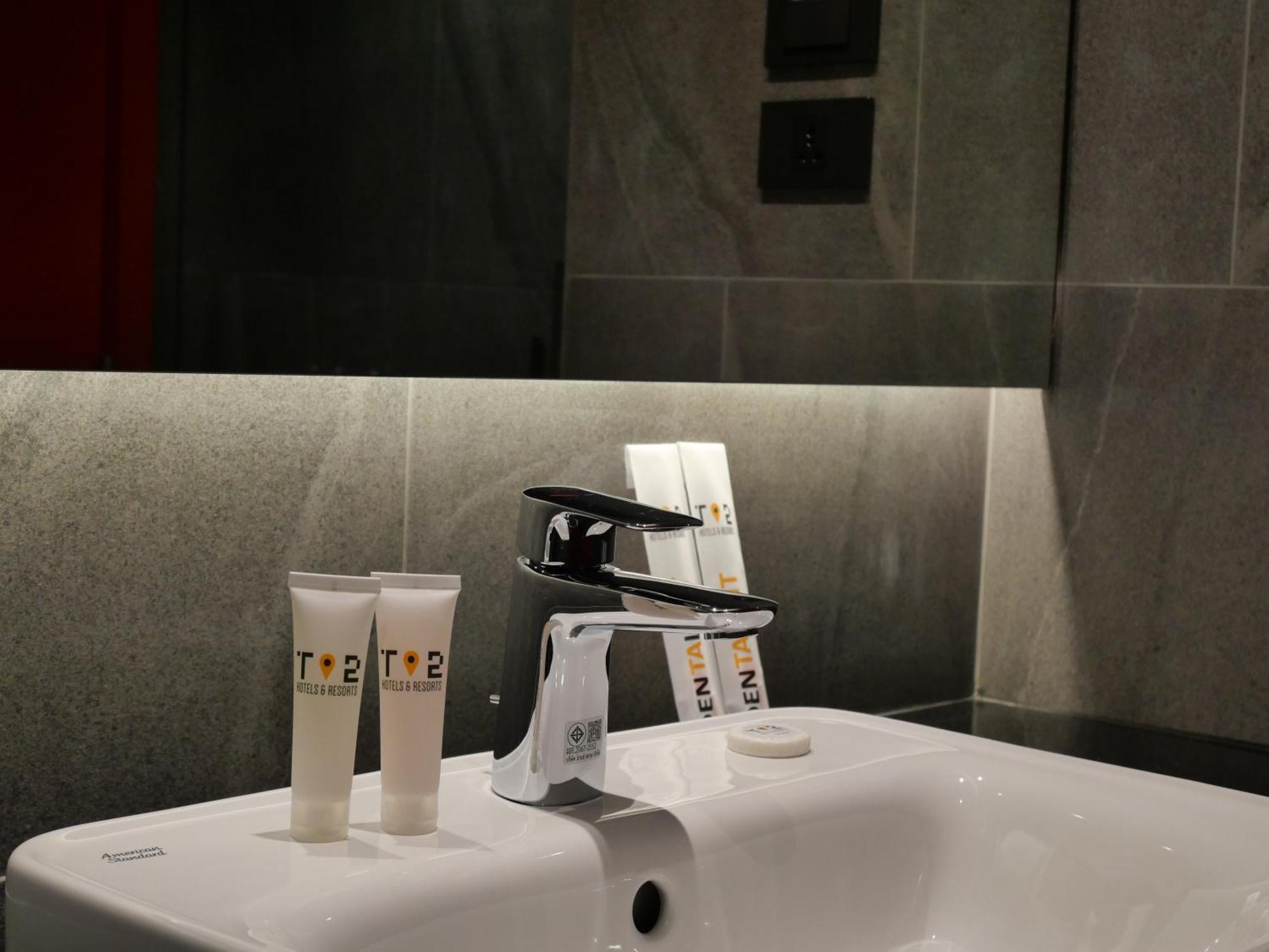 T2 The Portal Sukhumvit Hotell Bangkok Exteriör bild