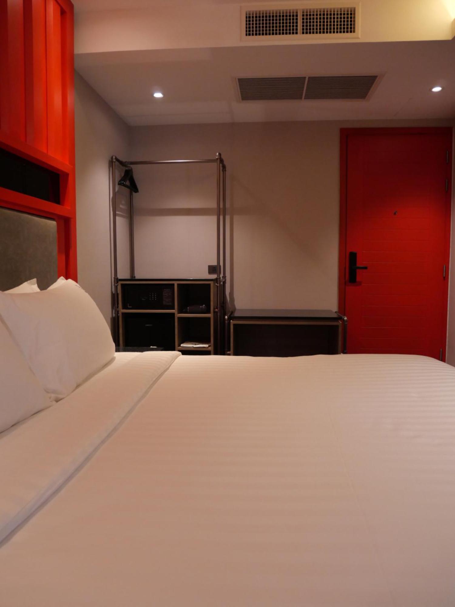 T2 The Portal Sukhumvit Hotell Bangkok Exteriör bild