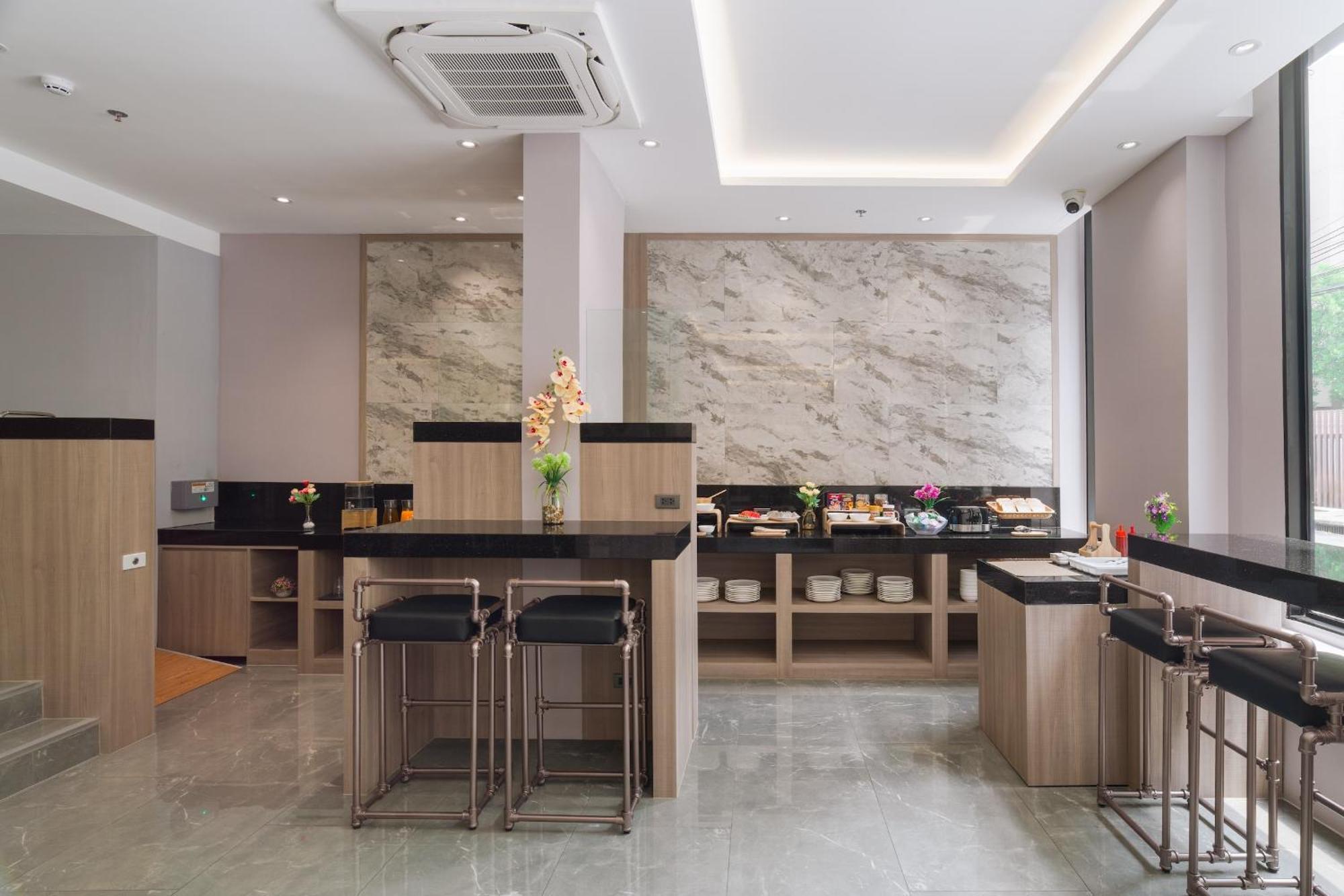 T2 The Portal Sukhumvit Hotell Bangkok Exteriör bild